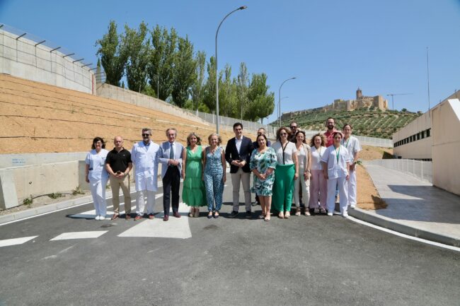 Marino con Mª Luisa del Moral obras muro CHARE foto de grupo