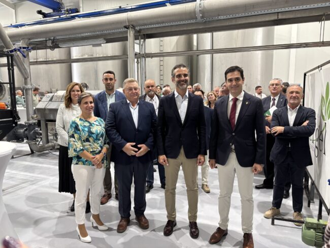 Foto de grupo Fernandez-Pacheco inauguración cooperativa San Antonio