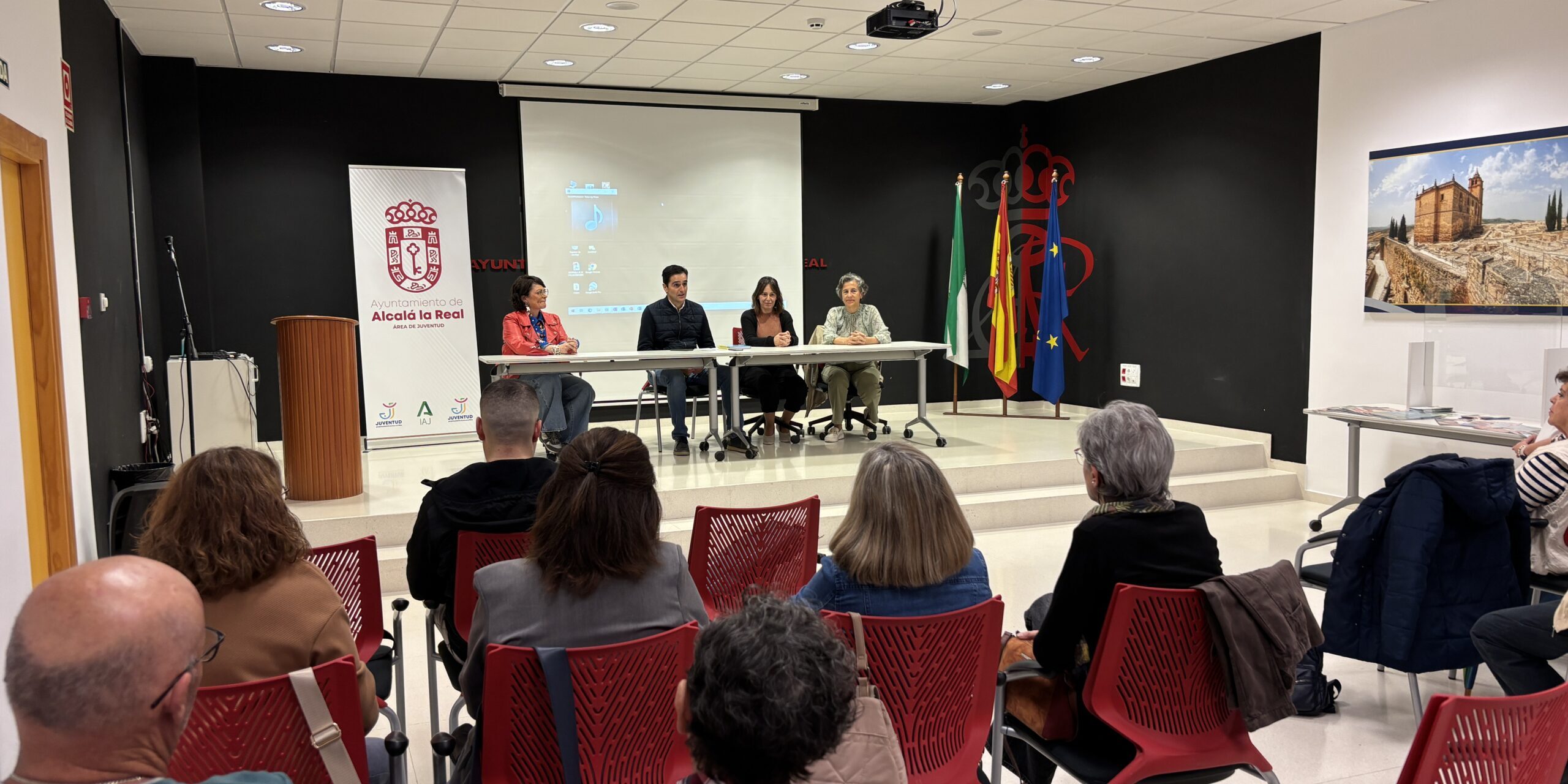 Teléfono de la Esperanza con público