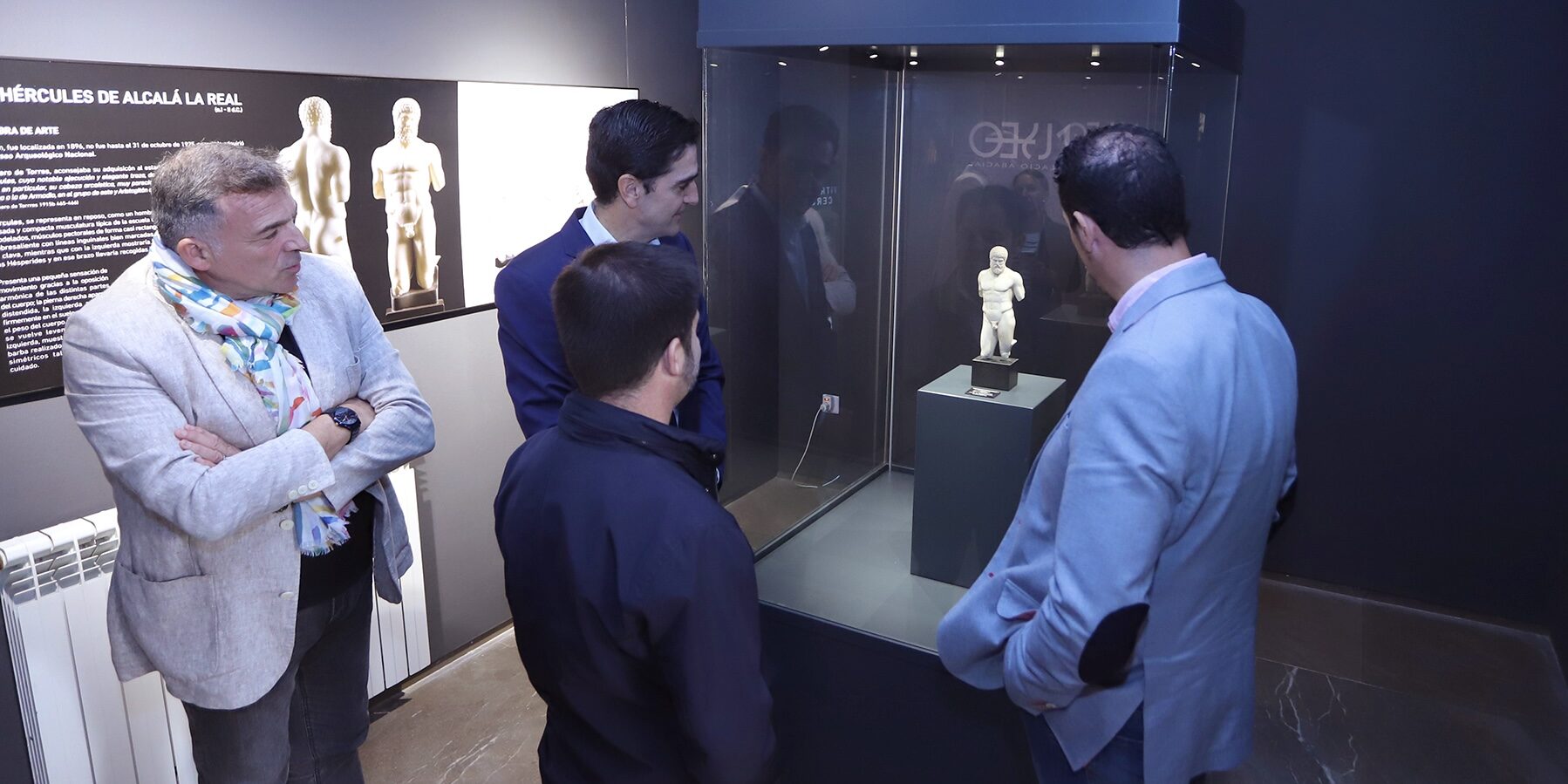 Presentación réplica Presentación réplica Hércules ércules Vitrina Cero