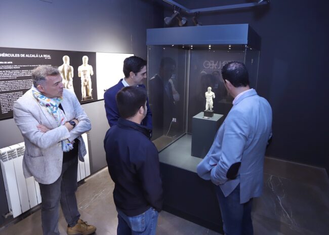 Presentación réplica Presentación réplica Hércules ércules Vitrina Cero