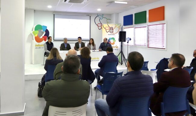 Alegación subestación eléctrica Marino y Merce Flores con empresarios y público