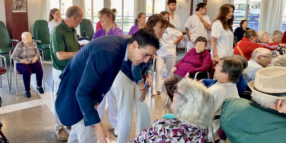 Marino y Merce Linares en residencia de mayores